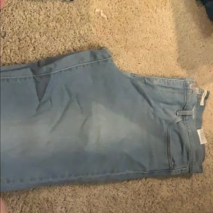 Levi’s light wash 314 shaping straight jeans.